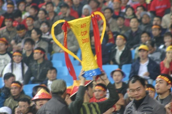 Tuyển Việt Nam đang rơi vào thế rất khó khăn ở AFF Suzuki Cup 2012 khi mới chỉ có 1 điểm sau 2 lượt đấu vòng bảng...
